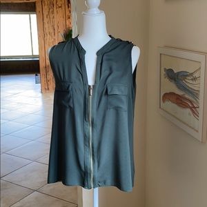 Sleeveless shirt Kardashian